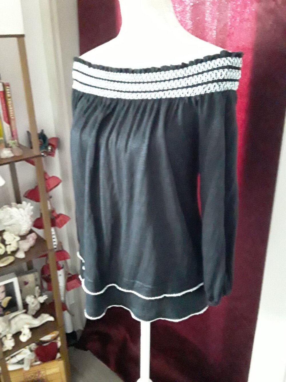 White House Black Market on or off shoulder Linen top size S